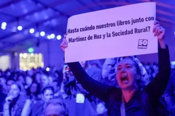 Críticas, silbidos, defensa de los glaciares y la educación pública: así empezó la 50 Feria del Libro