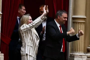 Mientras mantiene silencio sobre los escándalos que lo envuelven, Adorni reaparece este lunes con Karina Milei