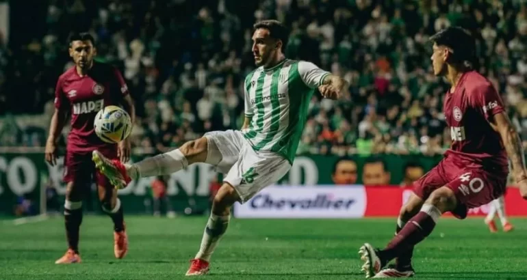 Lanús y Banfield juegan el clásico en La Fortaleza Lanús y Banfield juegan el clásico en La Fortaleza