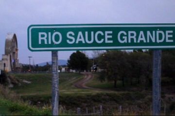 Buscan a tres desaparecidos en el río Sauce Grande tras una travesía en kayak Buscan a tres desaparecidos en el río Sauce Grande tras una travesía en kayak