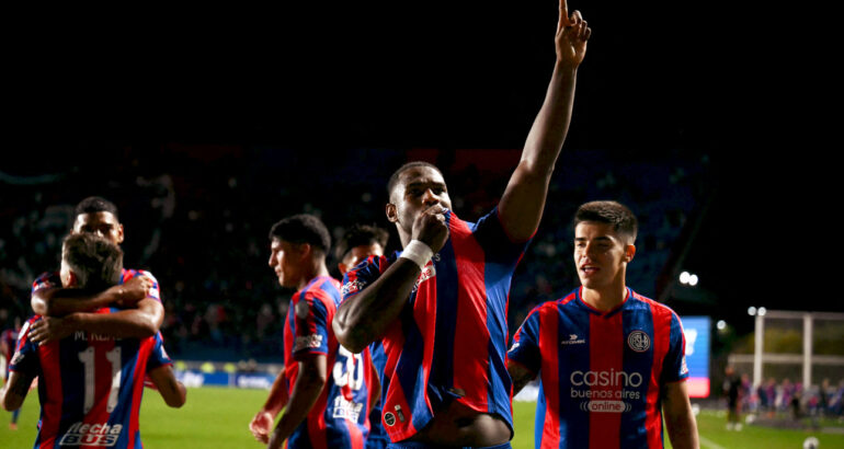 San Lorenzo venció a Deportivo Cuenca y es líder en la Sudamericana San Lorenzo venció a Deportivo Cuenca y es líder en la Sudamericana