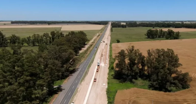 El Gobierno adjudicó más de 3.900 kilómetros de rutas nacionales a empresas privadas El Gobierno adjudicó más de 3.900 kilómetros de rutas nacionales a empresas privadas