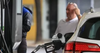 YPF aumenta sus combustibles y vuelve a congelar los precios por otros 45 días YPF aumenta sus combustibles y vuelve a congelar los precios por otros 45 días