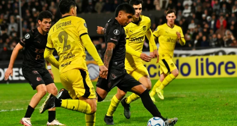 Platense empató con Peñarol y puso un pie en los octavos de la Libertadores Platense empató con Peñarol y puso un pie en los octavos de la Libertadores