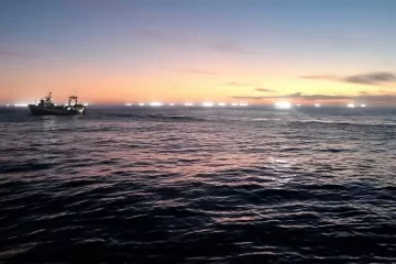 Más de 140 pesqueros extranjeros se refugian en aguas argentinas por el temporal en el Atlántico Sur Más de 140 pesqueros extranjeros se refugian en aguas argentinas por el temporal en el Atlántico Sur