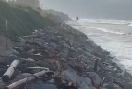 El avance del mar arrastró estructuras y afectó la costa de Pehuen-Co El avance del mar arrastró estructuras y afectó la costa de Pehuen-Co