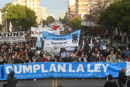 Masiva marcha Universitaria en Bahía Blanca y Santa Rosa para exigir que Milei cumpla con el Financiamiento Masiva marcha Universitaria en Bahía Blanca y Santa Rosa para exigir que Milei cumpla con el Financiamiento