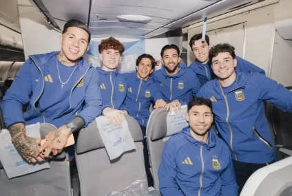 Arranca el sueño: parte de la Selección partió hacia Kansas «en el avión más argentino del mundo» Arranca el sueño: parte de la Selección partió hacia Kansas «en el avión más argentino del mundo»