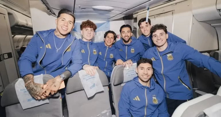Arranca el sueño: parte de la Selección partió hacia Kansas «en el avión más argentino del mundo» Arranca el sueño: parte de la Selección partió hacia Kansas «en el avión más argentino del mundo»