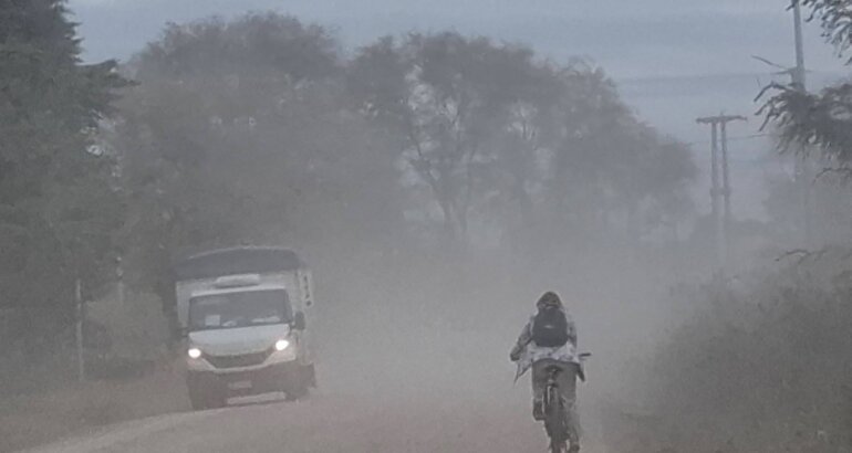 Vecinos reclaman por el estado del camino alternativo tras el cierre del paso a nivel en Rivera Vecinos reclaman por el estado del camino alternativo tras el cierre del paso a nivel en Rivera