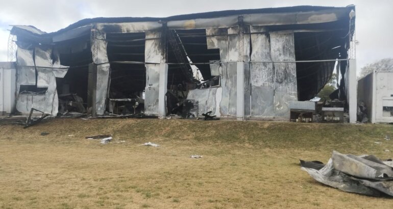 Un incendio destruyó por completo la fábrica de mozzarella Cinlap en Alpachiri Un incendio destruyó por completo la fábrica de mozzarella Cinlap en Alpachiri