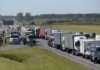 Caos logístico: 11.000 camiones por día llegan a los puertos y “los accesos son una catástrofe” Caos logístico: 11.000 camiones por día llegan a los puertos y “los accesos son una catástrofe”