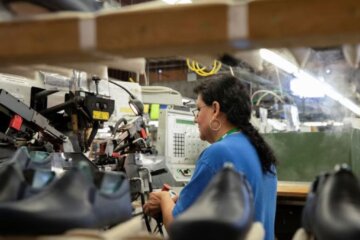 Cerró una histórica fábrica de calzados en Córdoba y despidió a 40 empleados Cerró una histórica fábrica de calzados en Córdoba y despidió a 40 empleados