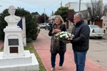 El PJ de Adolfo Alsina homenajeó a Evita al cumplirse 107 años de su nacimiento El PJ de Adolfo Alsina homenajeó a Evita al cumplirse 107 años de su nacimiento