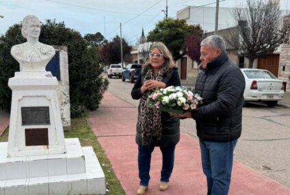 El PJ de Adolfo Alsina homenajeó a Evita al cumplirse 107 años de su nacimiento El PJ de Adolfo Alsina homenajeó a Evita al cumplirse 107 años de su nacimiento