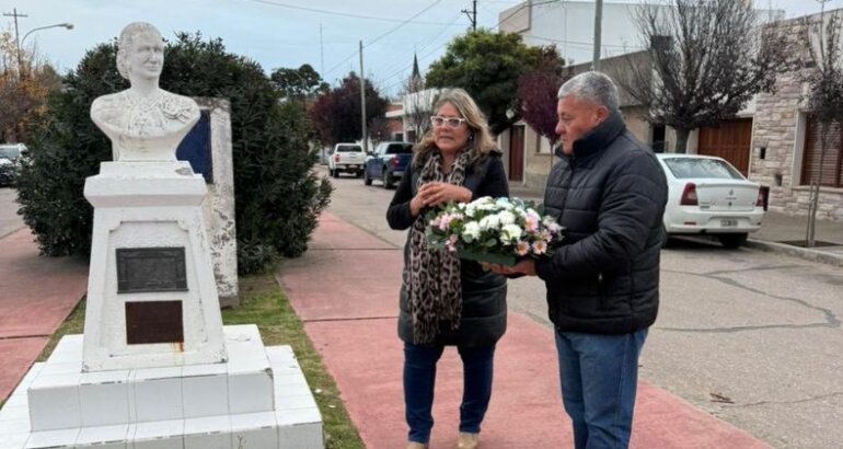El PJ de Adolfo Alsina homenajeó a Evita al cumplirse 107 años de su nacimiento El PJ de Adolfo Alsina homenajeó a Evita al cumplirse 107 años de su nacimiento