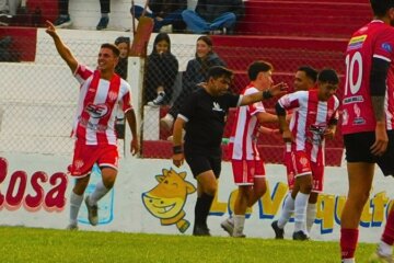 Carhué festejó en el duelo entre alsinenses: triunfos de Racing y San Martín sobre los equipos de Rivera Carhué festejó en el duelo entre alsinenses: triunfos de Racing y San Martín sobre los equipos de Rivera