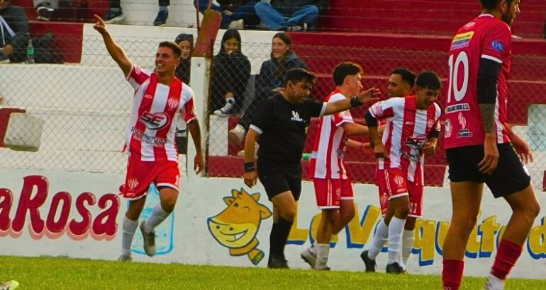Carhué festejó en el duelo entre alsinenses: triunfos de Racing y San Martín sobre los equipos de Rivera Carhué festejó en el duelo entre alsinenses: triunfos de Racing y San Martín sobre los equipos de Rivera