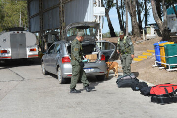 Secuestran más de tres kilos de cocaína en un control sobre el Fitosanitario de Ruta 3 y detienen a tres hombres Secuestran más de tres kilos de cocaína en un control sobre el Fitosanitario de Ruta 3 y detienen a tres hombres