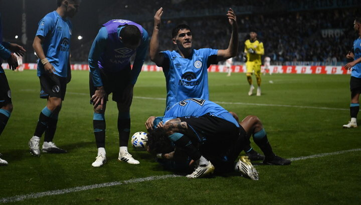 Belgrano le ganó a Unión por 2-0 y es semifinalista del Apertura Belgrano le ganó a Unión por 2-0 y es semifinalista del Apertura