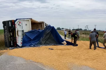 Tragedia en la Ruta 85: murió un camionero tras un vuelco cerca de Suárez Tragedia en la Ruta 85: murió un camionero tras un vuelco cerca de Suárez