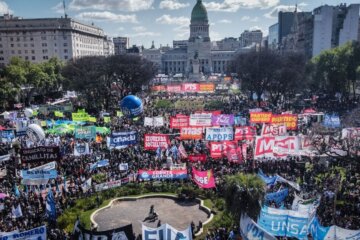 El país vuelven a marchar en defensa de la educación universitaria El país vuelven a marchar en defensa de la educación universitaria