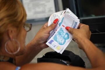 Salarios a la baja y gastos fijos en alza: el combo que explica por qué cuesta llegar a fin de mes