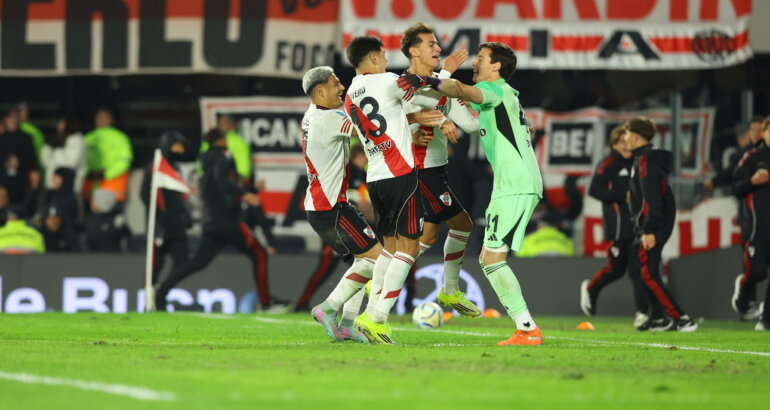 River y una milagrosa clasificación por penales sobre San Lorenzo en el Apertura River y una milagrosa clasificación por penales sobre San Lorenzo en el Apertura