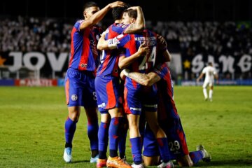 San Lorenzo remontó un 0-2 ante Santos en Brasil y quedó líder de su grupo en la Sudamericana San Lorenzo remontó un 0-2 ante Santos en Brasil y quedó líder de su grupo en la Sudamericana