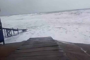 Tras la ciclogénesis, alerta naranja por temporal en la Costa: esperan olas gigantes y vientos de 100 km/h Tras la ciclogénesis, alerta naranja por temporal en la Costa: esperan olas gigantes y vientos de 100 km/h