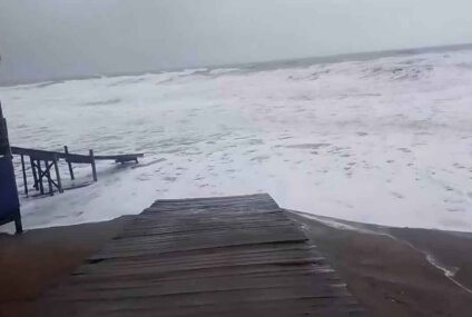 Tras la ciclogénesis, alerta naranja por temporal en la Costa: esperan olas gigantes y vientos de 100 km/h Tras la ciclogénesis, alerta naranja por temporal en la Costa: esperan olas gigantes y vientos de 100 km/h