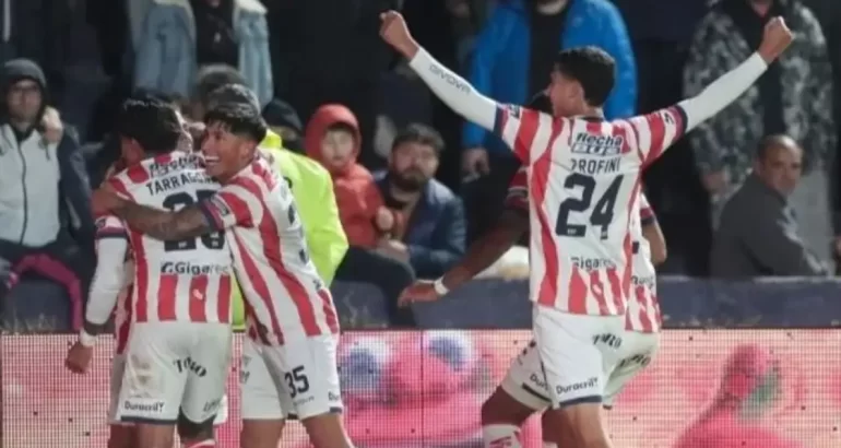 Unión dio el golpe y eliminó al número 1, Independiente Rivadavia Unión dio el golpe y eliminó al número 1, Independiente Rivadavia