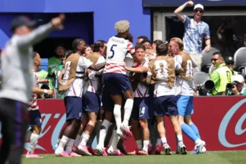 Estados Unidos le ganó 2-0 a Australia y avanzó a la próxima fase del Mundial Estados Unidos le ganó 2-0 a Australia y avanzó a la próxima fase del Mundial