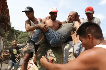 Argentina se suma a las tareas de rescate en Venezuela, con médicos, perros y equipamiento Argentina se suma a las tareas de rescate en Venezuela, con médicos, perros y equipamiento