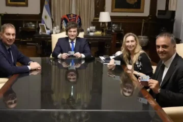 Milei canceló su viaje para supervisar la transición en la Jefatura de Gabinete Milei canceló su viaje para supervisar la transición en la Jefatura de Gabinete