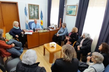 Alumnos del FINES fueron recibidos por el intendente interino Jorge Apud Alumnos del FINES fueron recibidos por el intendente interino Jorge Apud