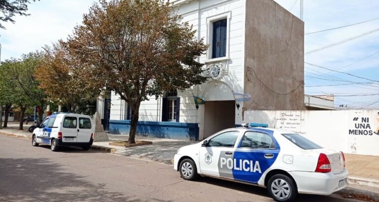 Investigan la muerte de una joven de 25 años hallada sin vida en Tornquist Investigan la muerte de una joven de 25 años hallada sin vida en Tornquist