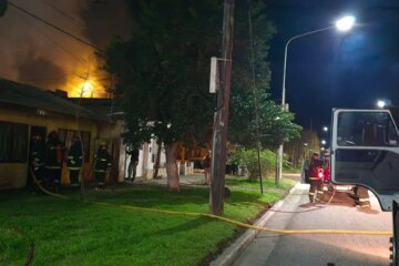 Importante incendio afectó una vivienda en pleno centro de Villa Maza Importante incendio afectó una vivienda en pleno centro de Villa Maza