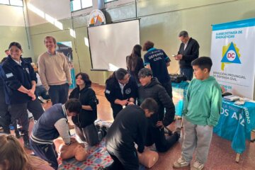La comunidad educativa de la Escuela Agraria de Rivera participó de una capacitación en RCP y uso del DEA La comunidad educativa de la Escuela Agraria de Rivera participó de una capacitación en RCP y uso del DEA
