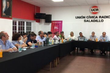 Los intendentes radicales presionan a la Legislatura por los fondos de libre disponibilidad Los intendentes radicales presionan a la Legislatura por los fondos de libre disponibilidad