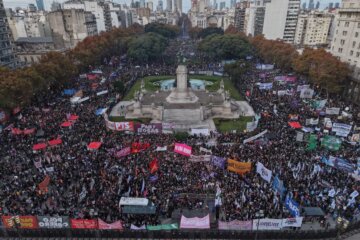 A 11 años de Ni Una Menos, el reclamo contra la violencia de género volvió a las calles con el dolor por el crimen de Agostina Vega A 11 años de Ni Una Menos, el reclamo contra la violencia de género volvió a las calles con el dolor por el crimen de Agostina Vega