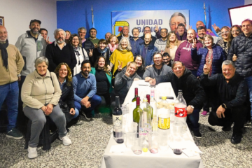 El PJ inauguró en Rivera la Unidad Básica “Intendente Alberto Gutt”, en homenaje a uno de los máximos referentes del peronismo local El PJ inauguró en Rivera la Unidad Básica “Intendente Alberto Gutt”, en homenaje a uno de los máximos referentes del peronismo local