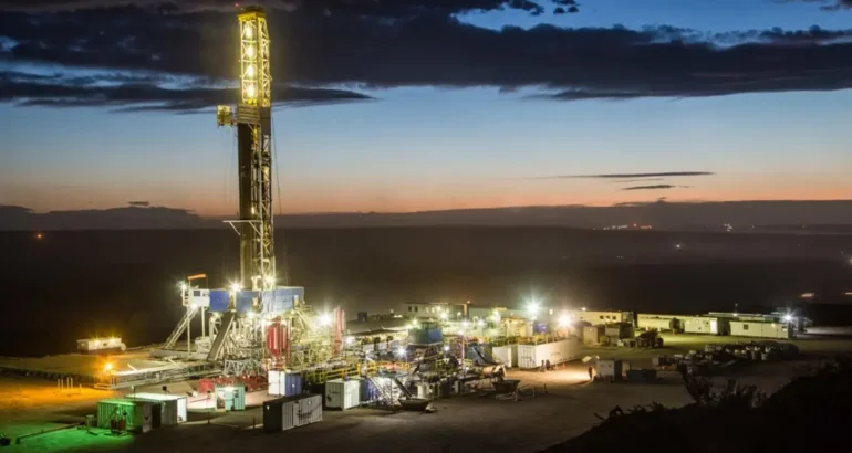 Desde París, Caputo le aprobó un RIGI a una petrolera argentina por USD 12.400 millones en Vaca Muerta Desde París, Caputo le aprobó un RIGI a una petrolera argentina por USD 12.400 millones en Vaca Muerta