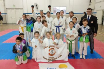 Gran actuación de la Escuela Municipal de Karate de Adolfo Alsina en el Abierto de General Pico Gran actuación de la Escuela Municipal de Karate de Adolfo Alsina en el Abierto de General Pico