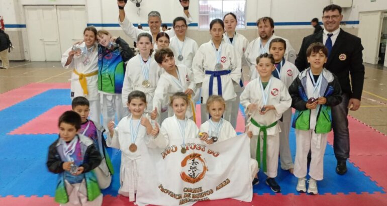 Gran actuación de la Escuela Municipal de Karate de Adolfo Alsina en el Abierto de General Pico Gran actuación de la Escuela Municipal de Karate de Adolfo Alsina en el Abierto de General Pico