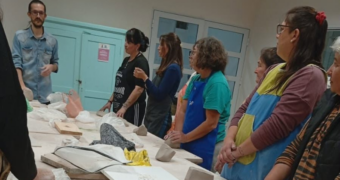 Una experiencia única con el barro: llega un taller abierto de alfarería en torno en Carhué Una experiencia única con el barro: llega un taller abierto de alfarería en torno en Carhué