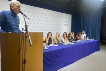 Intendentes bonaerenses llevaron al Congreso su reclamo para frenar el recorte de la Zona Fría Intendentes bonaerenses llevaron al Congreso su reclamo para frenar el recorte de la Zona Fría
