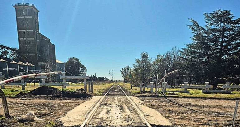 Reabren el paso a nivel del acceso principal a Rivera tras los trabajos de reparación Reabren el paso a nivel del acceso principal a Rivera tras los trabajos de reparación