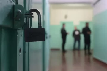 Coronel Suárez: Violaba a su hijastra en cementerios y lo condenaron a 15 años de prisión Coronel Suárez: Violaba a su hijastra en cementerios y lo condenaron a 15 años de prisión