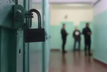 Coronel Suárez: Violaba a su hijastra en cementerios y lo condenaron a 15 años de prisión Coronel Suárez: Violaba a su hijastra en cementerios y lo condenaron a 15 años de prisión